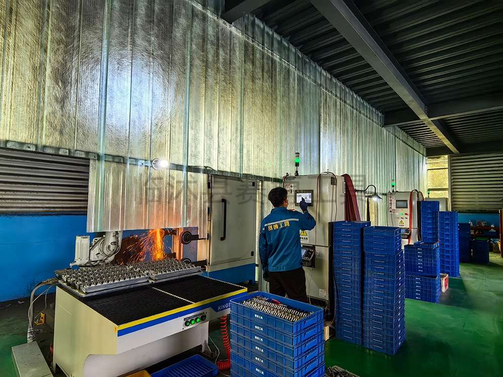 全自动机器手生产线